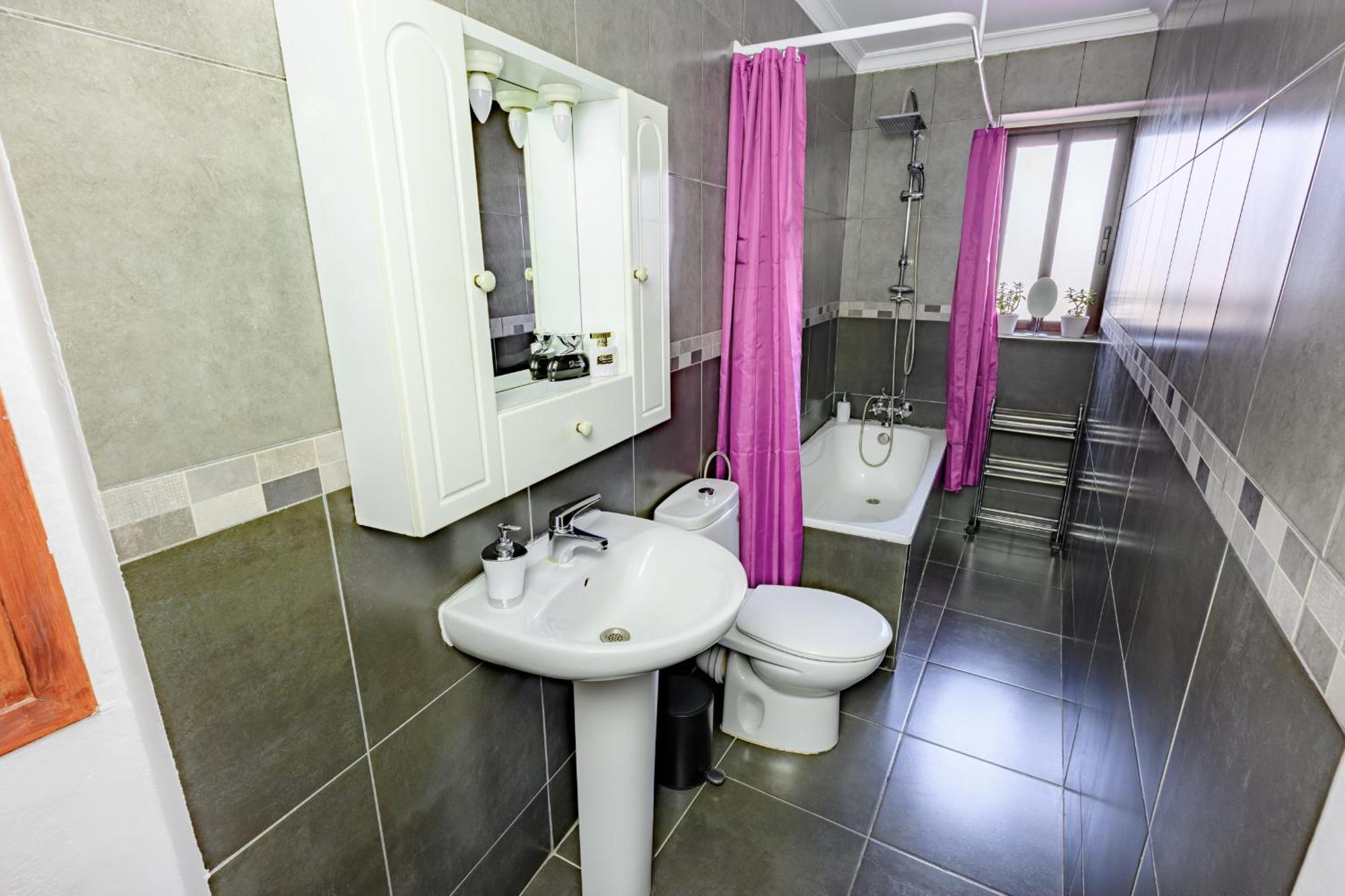 Astarte Guesthouse Castillo de Locubin ภายนอก รูปภาพ